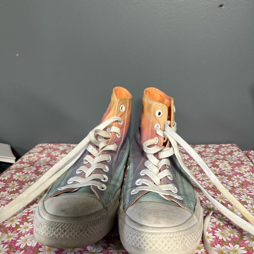 Converse shoes Womens size 9 Men’s size 7